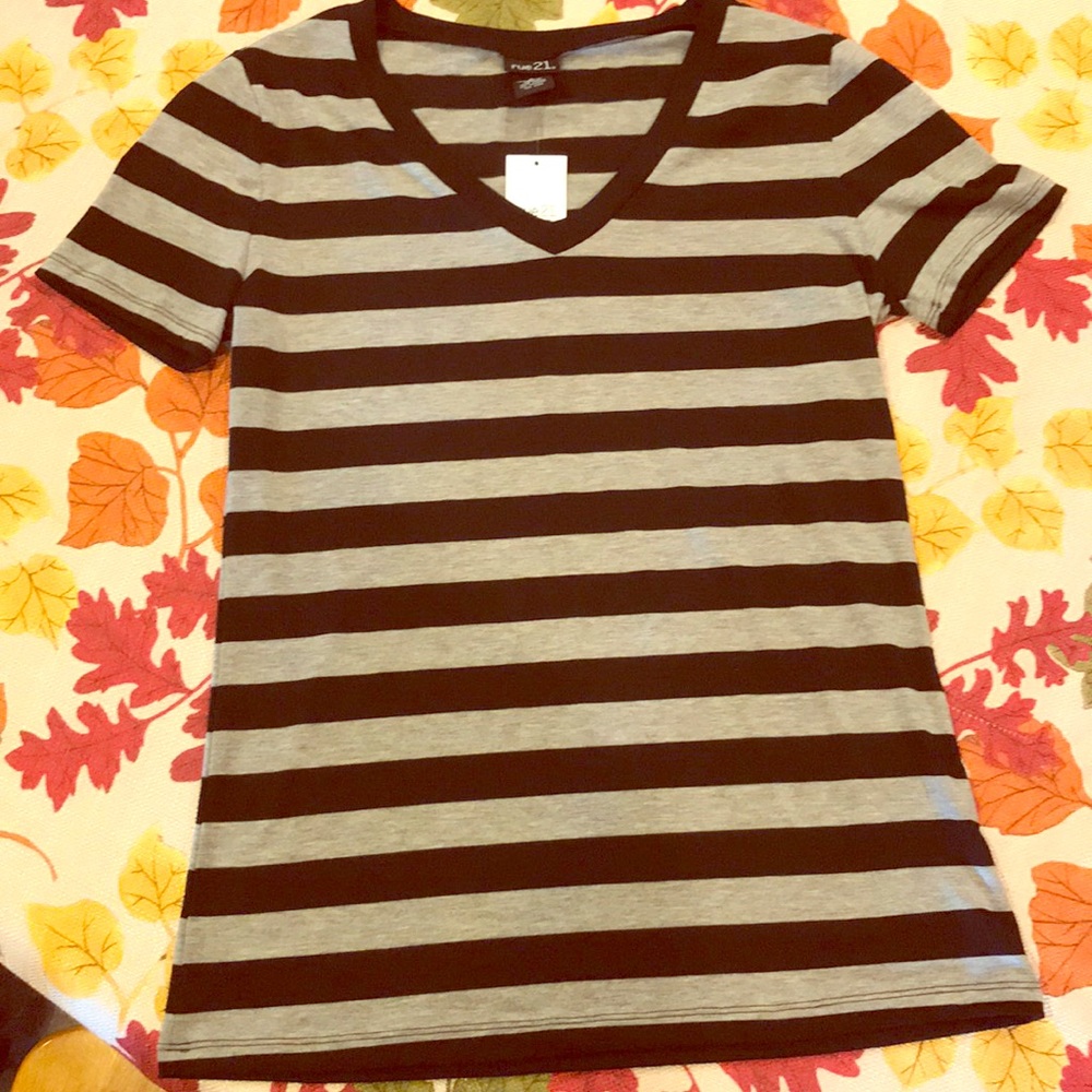NWT Rue 21 Size Large • V Neck Stripped Tee Shirt